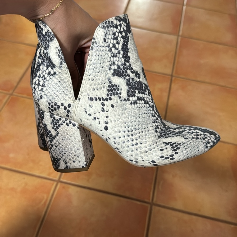 Steve Madden bootie